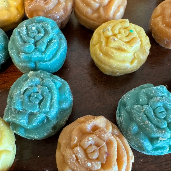 VINTAGE DUCK AND FLOWER SHAPES SOAP  - LOT OF 17 - Picture 2 of 6